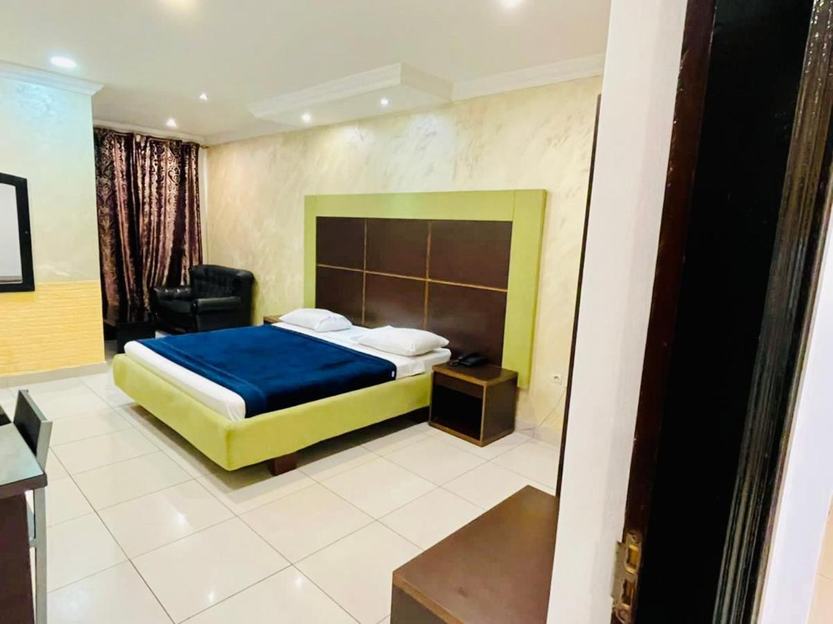 Class Hotel Brazzaville Buitenkant foto