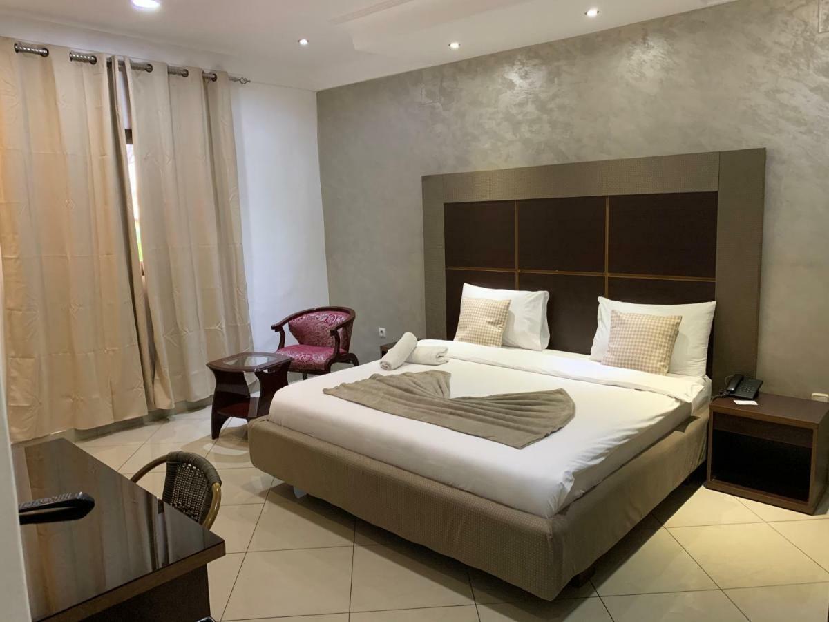Class Hotel Brazzaville Buitenkant foto